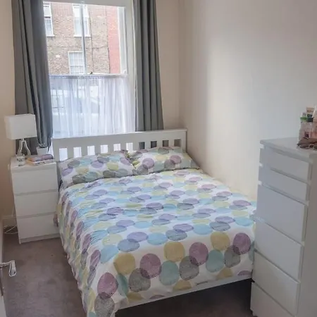 Bright & Modern 2br Apt In 1 In Period Apartment *