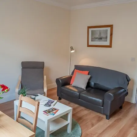 Bright & Modern 2br Apt In 1 In Period